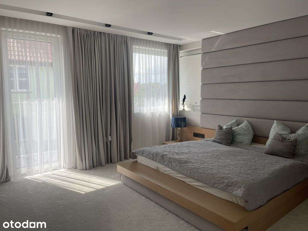 Nowoczesny dom z garażem, pompą ciepła i solarami-5