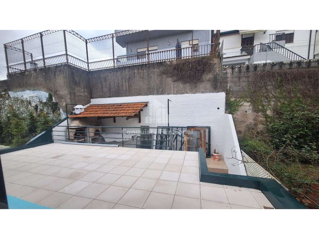 Moradia T4+2 | Valbom| Terraço e Churrasqueira-20