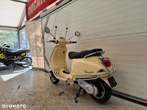 Piaggio Vespa - 3