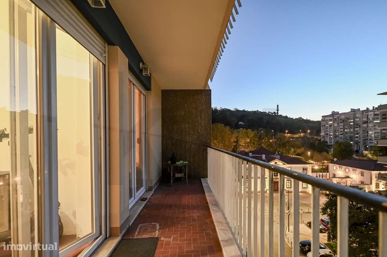 Oportunidade Única em S. Domingos de Benfica: T4 com Potencial e Local-0