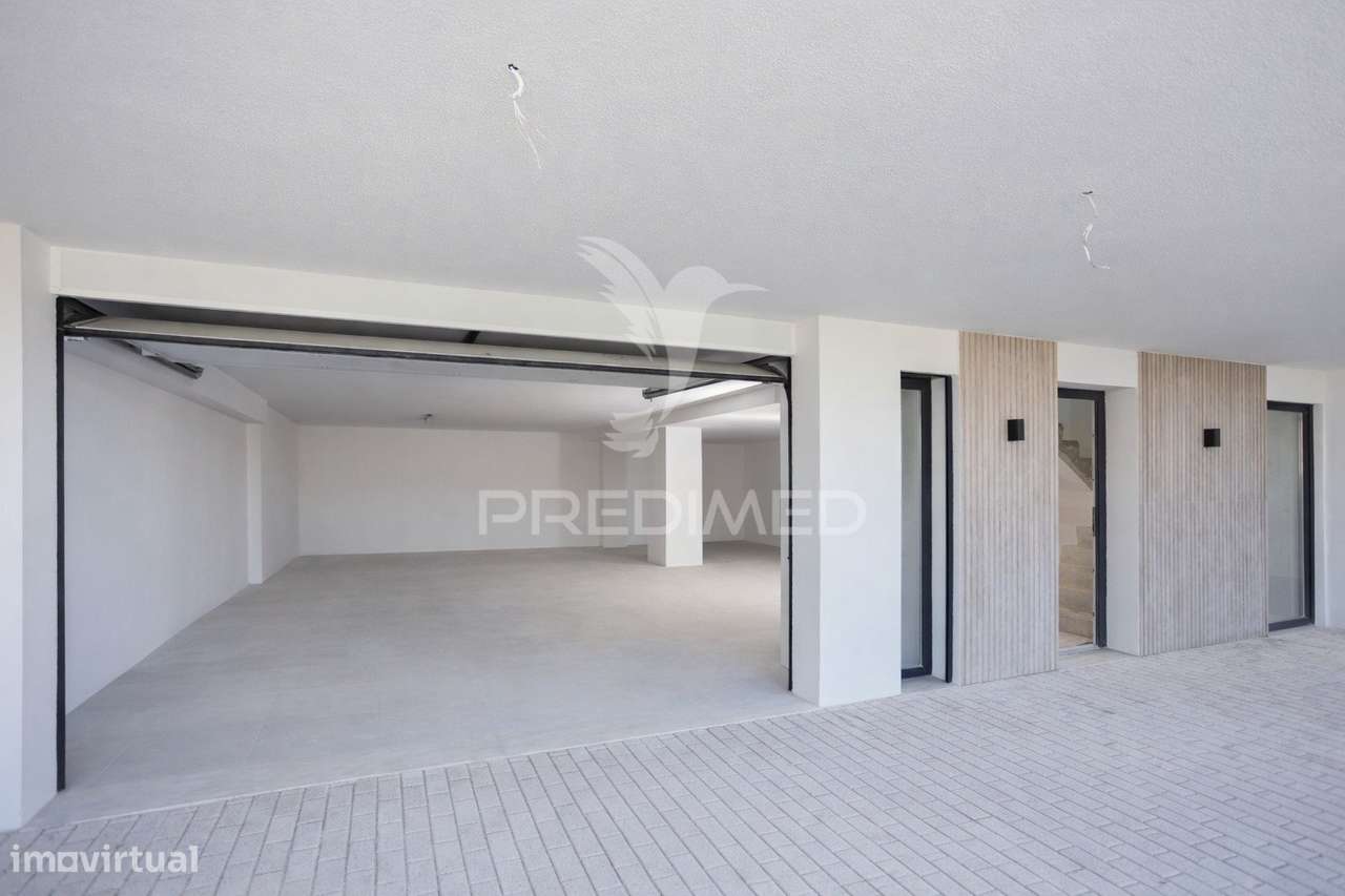 Moradia de 3 Pisos com Vista Rio com Piscina - Grande imagem: 5/39