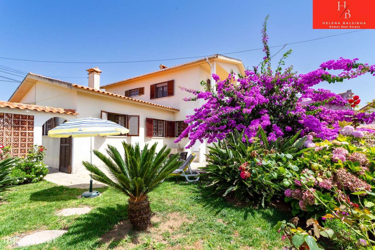 Bonita moradia V6, situada nos Casais de São Lourenço, junto à pra-51