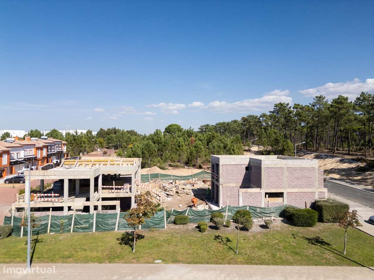 Moradia Geminada T4 com estacionamento, Santiago do Cacem - Grande imagem: 3/27