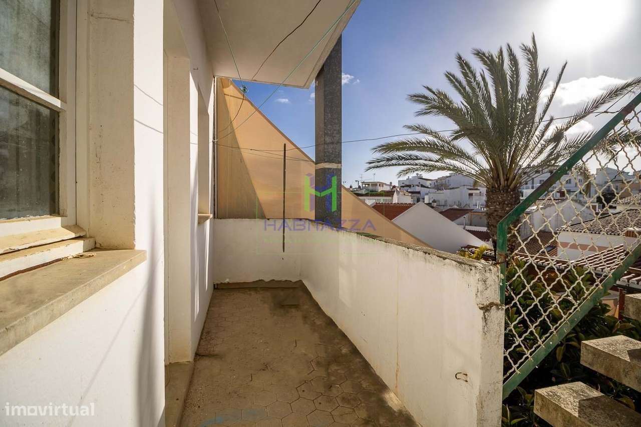 Prédio no Centro histórico de Lagos composto por 2 Apartamentos T3 e 1-43