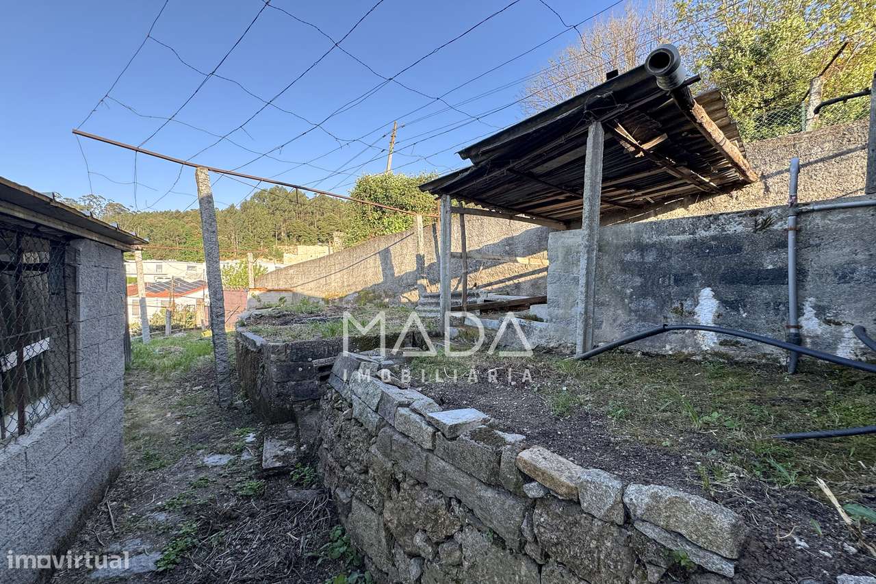 Moradia T2 individual c/480m2 de terreno e anexos em Escudeiros, Braga-26