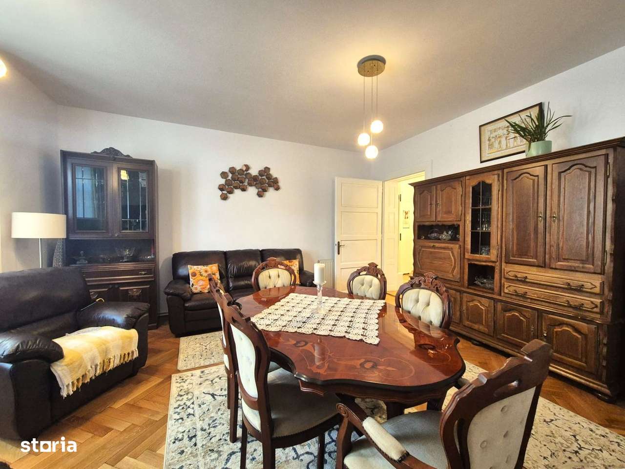 Piața de Miercuri, casă singură în curte, renovată 2025-2