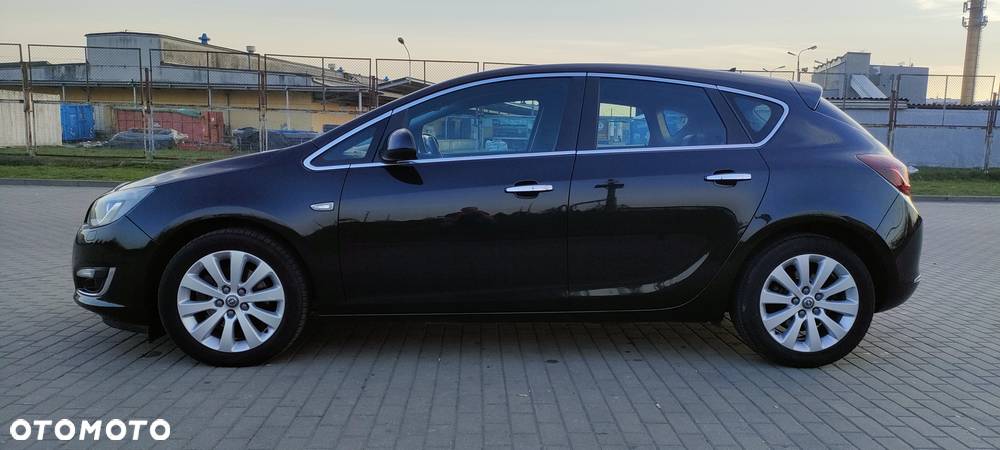 Opel Astra IV 2.0 CDTI Cosmo - 12