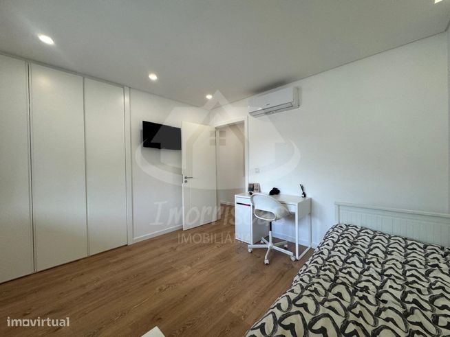 Apartamento T4 seminovo com terraço, no Parque das Oliveiras em Cam...-19