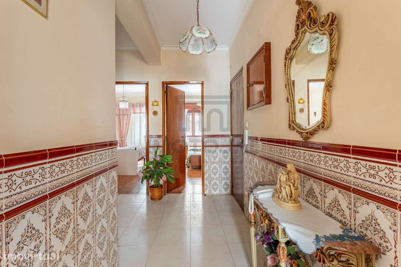 APARTAMENTO T2 (R/C) + POTENCIAL T0 INDEPENDENTE (CV) + QUINTAL-11