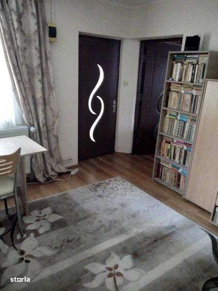 Vand casa proprietate in Mihaesti Valcea - Imagine principală: 5/8