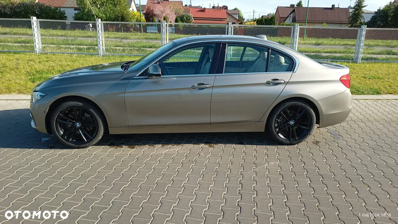 BMW Seria 3 330i Luxury Line - 6