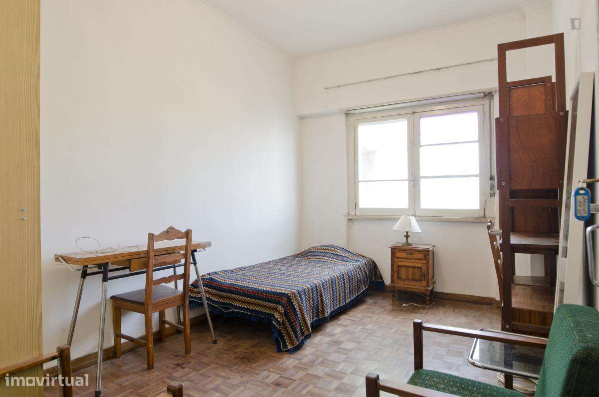 Quarto - localizado em Benfica Lisbon - Grande imagem: 4/9