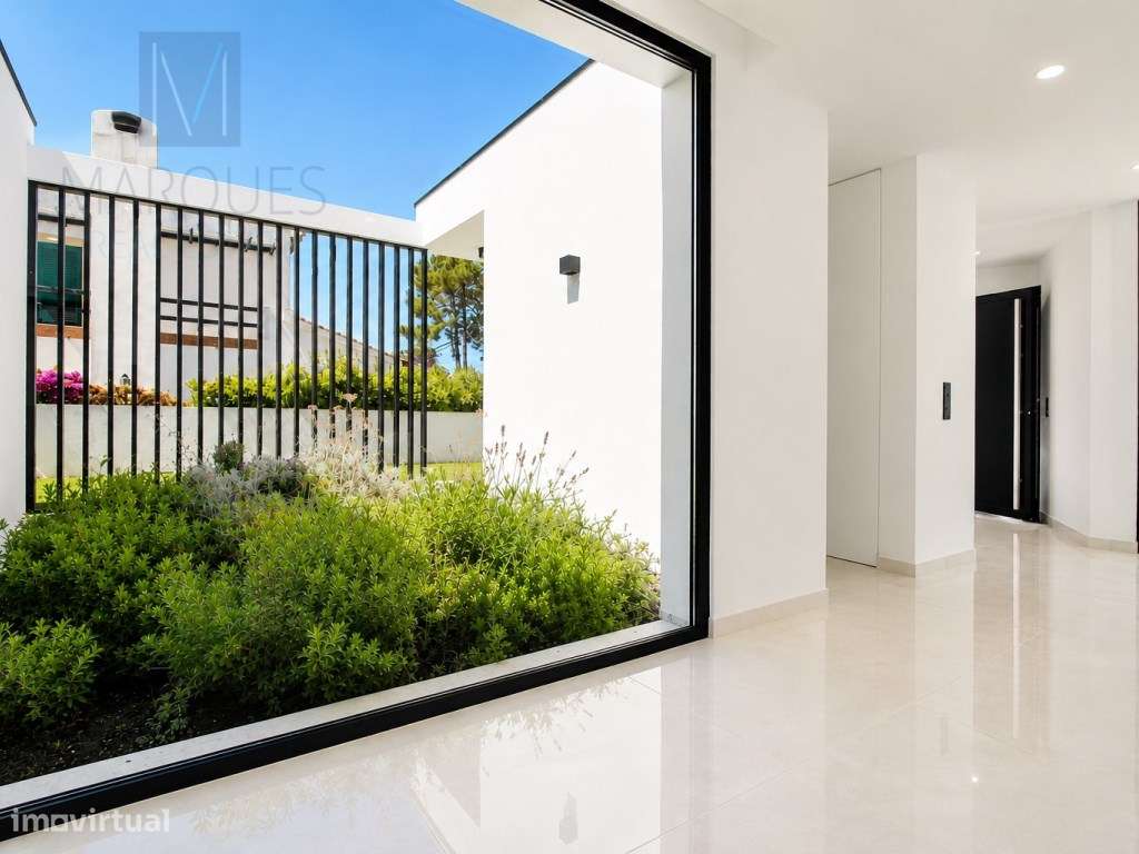 Moradia Isolada T4 com 3 Suites, Jardim e Piscina na Verdizela-9