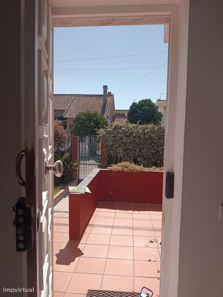 Moradia T6 com Piscina com garagem com alvará alojamento Local-6