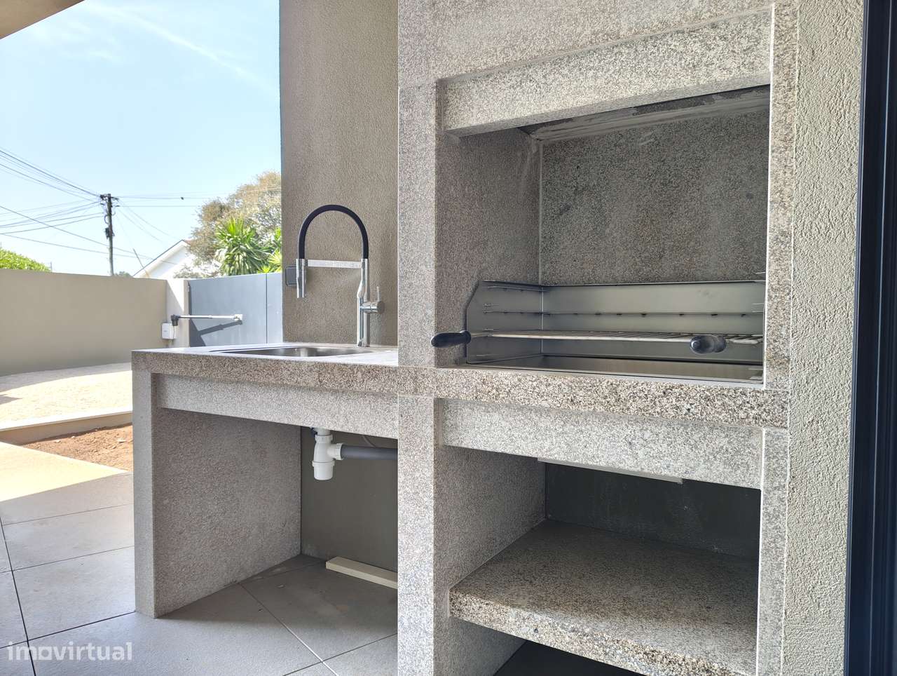 Moradia T4 com piscina e jardim em Canidelo-53