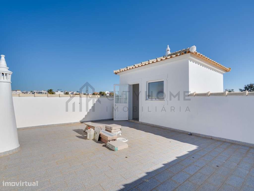 Moradia T3 com piscina e garagem em Lagoa-39