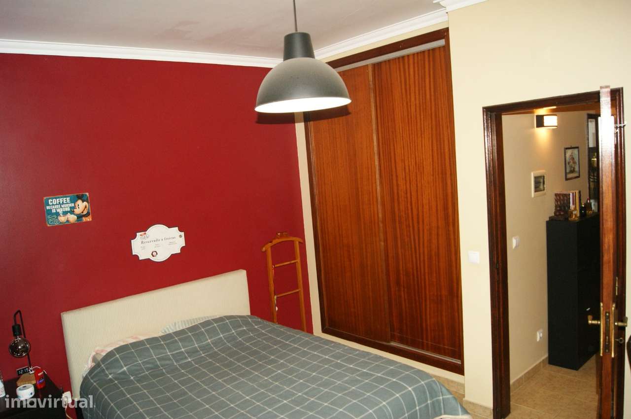 Moradia com 4 assoalhadas em ótimo estado.-11