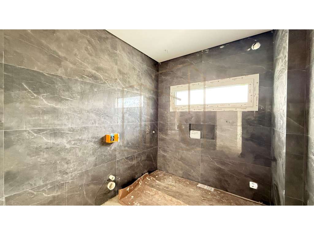 Moradia Independente T3 + 1 com 2 Suítes e piscina-17