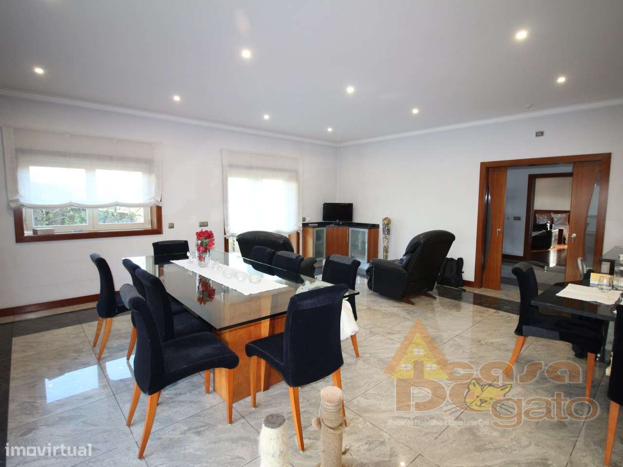 Moradia de 4 frentes com cave de 700 M2-36