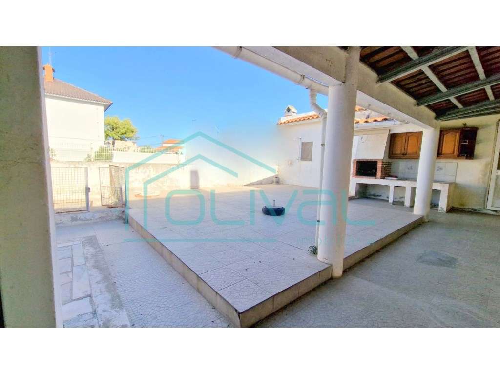 Moradia T2 + 2 com anexos Porto Alto-15