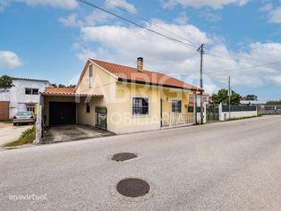 Moradia T2, térrea, em bom estado de conservação, na Amie...