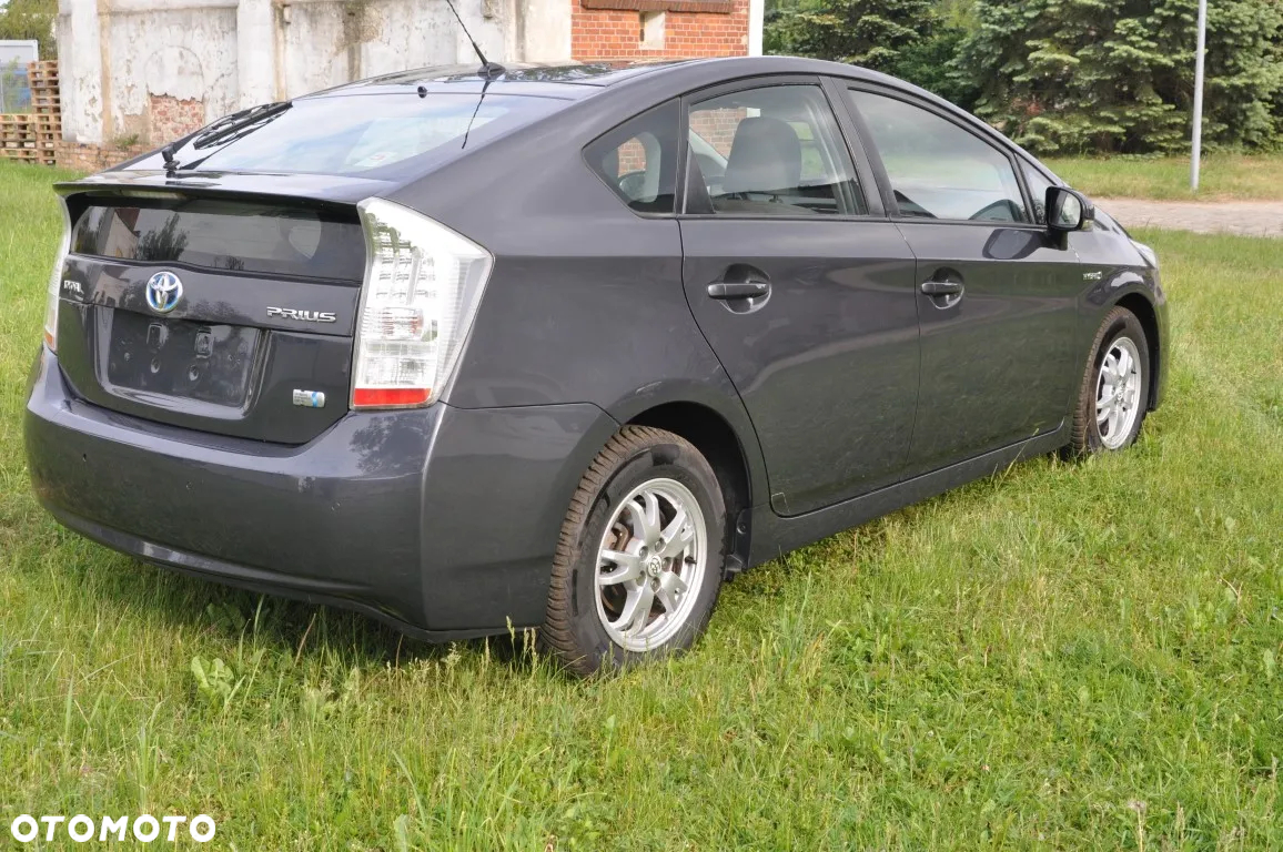 Toyota Prius (Hybrid) Executive - 3