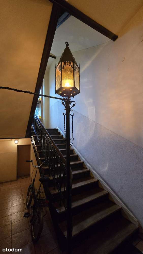 Na sprzedaż klimatyczna kawalerka z antresolą ul. Michałowskiego-4