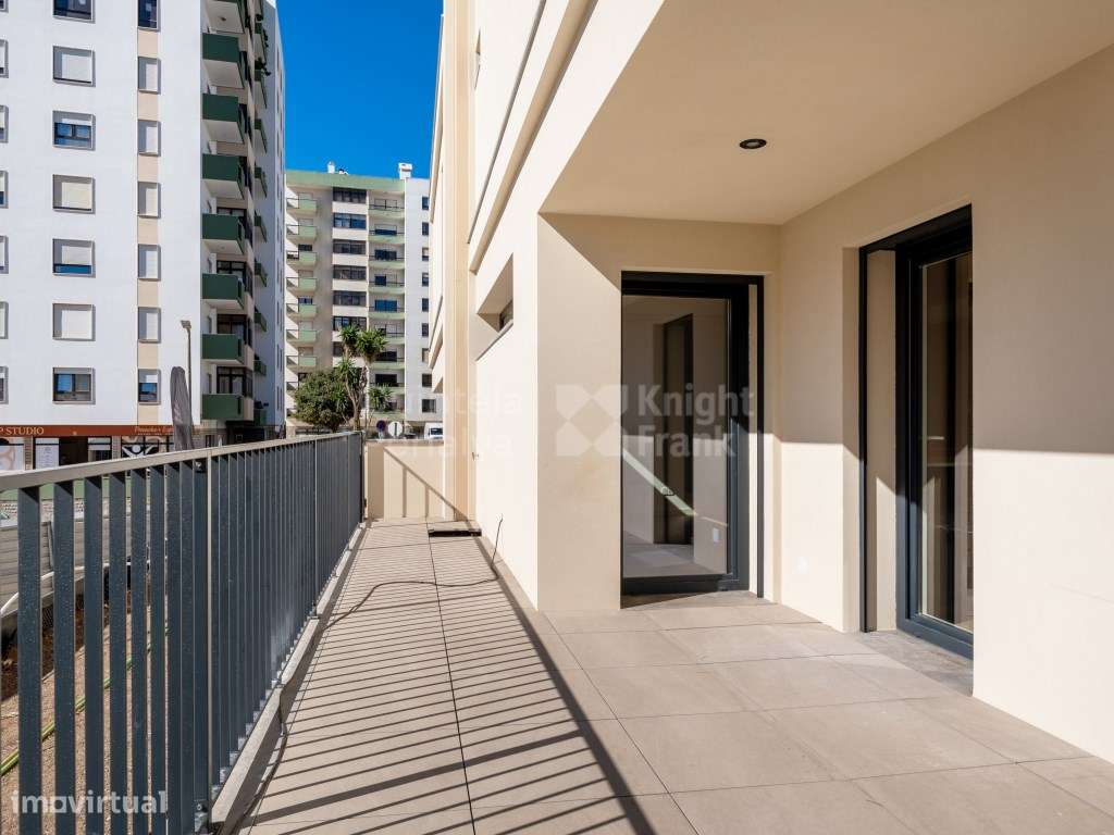 Moradia T4+1 com estacionamento e terraços - Grande imagem: 4/45