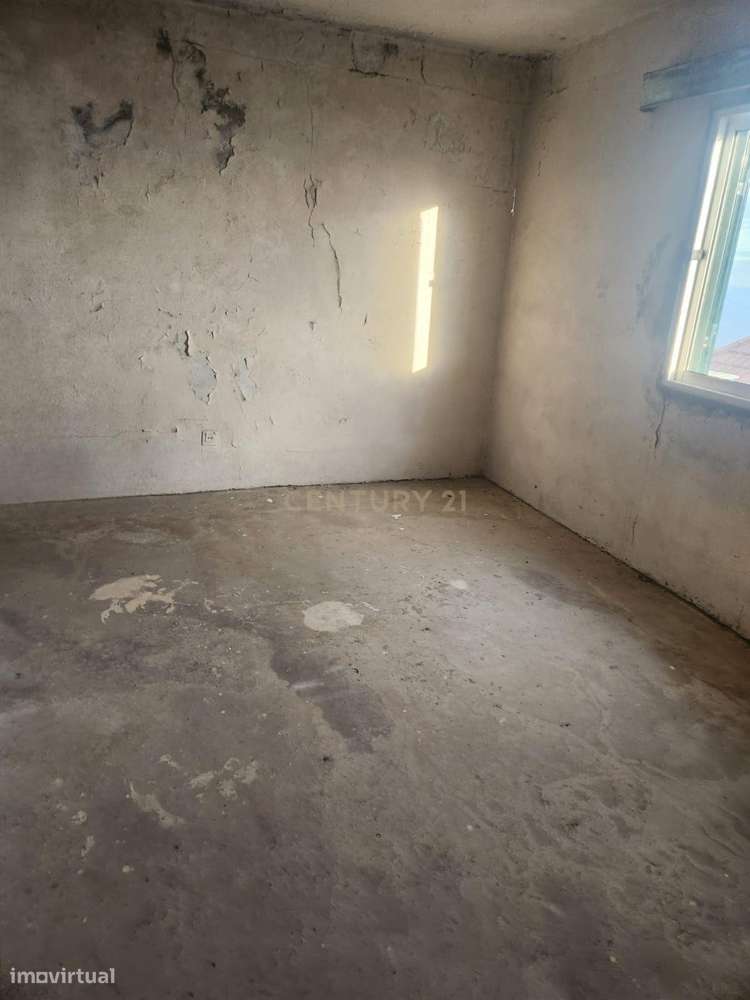 Moradia Tradicional nos Prazeres com Terreno e Vista Mar-17