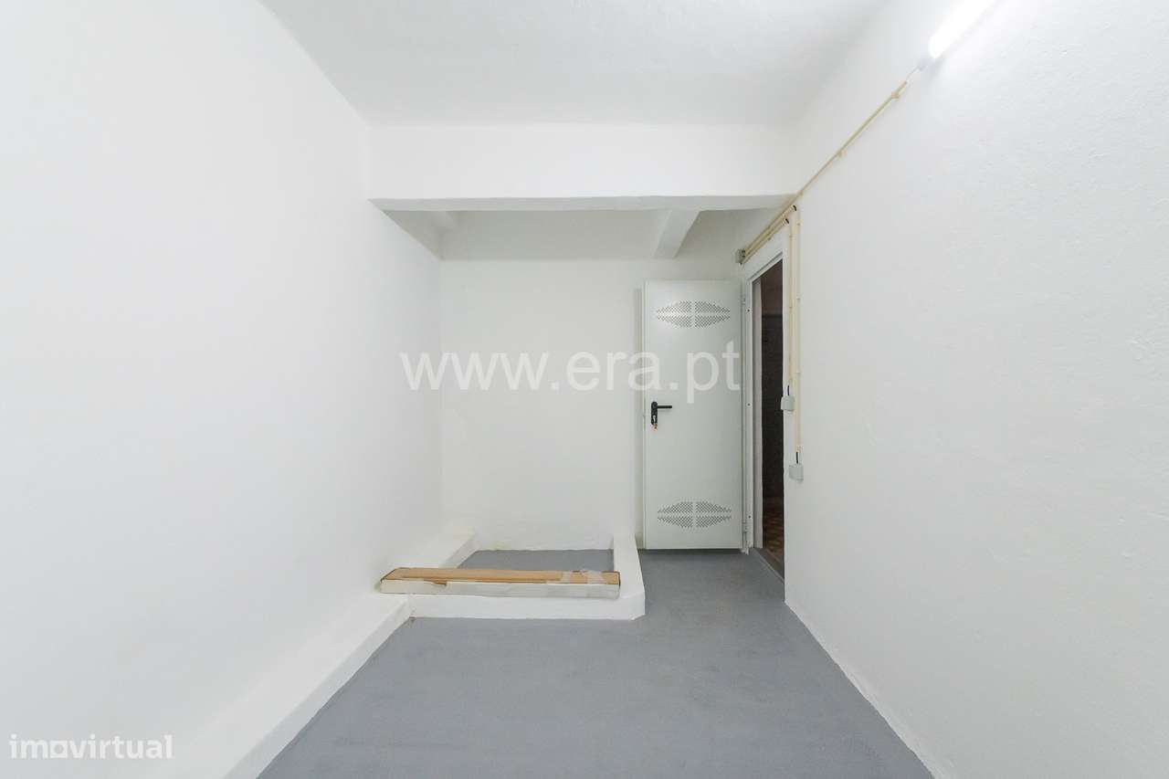 T2 Totalmente Remodelado a 5 Minutos do Metro — Odivelas-22