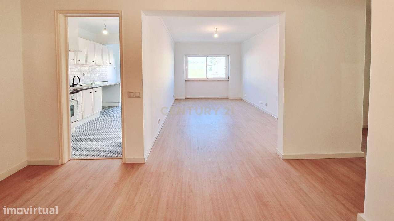 Apartamento T3 em São Pedro do Estoril – Conforto e Proximidade ao Mar - Grande imagem: 4/28