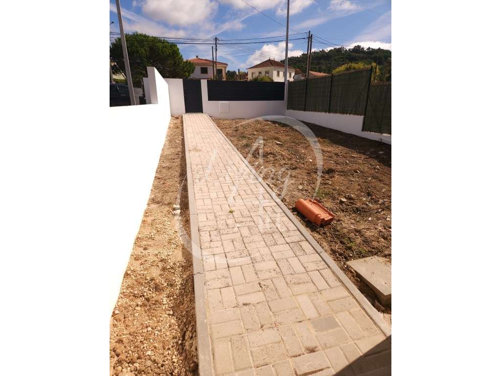 MORADIA T3 GEMINADA - SANTA CATARINA-20