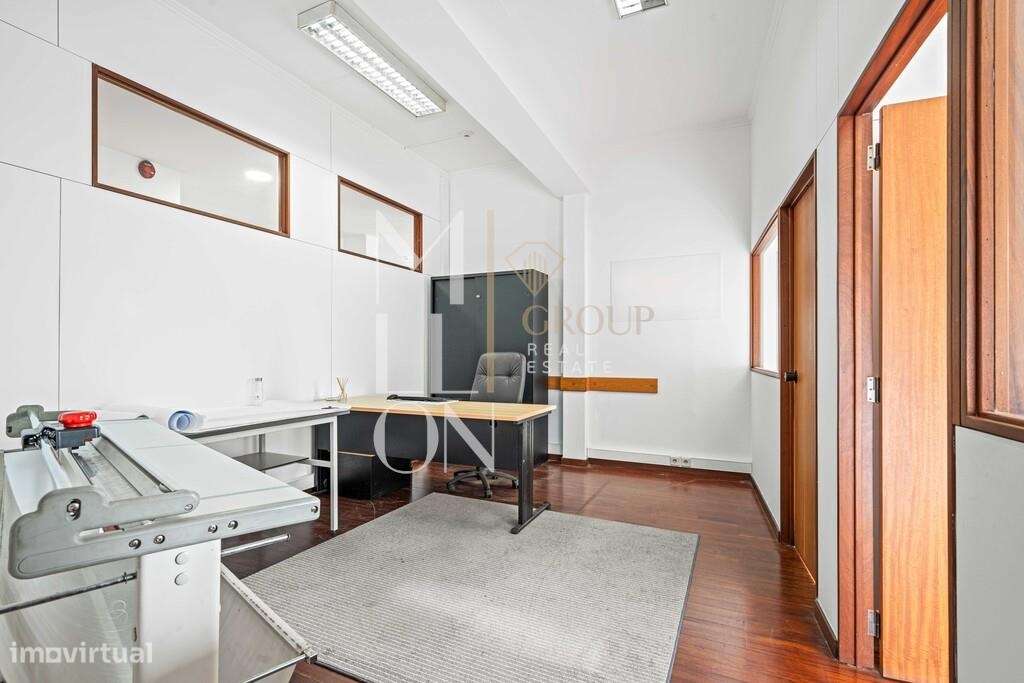 Oportunidade de Investimento Industrial - lote 7.290 m2 com 1.595 m2 d-42