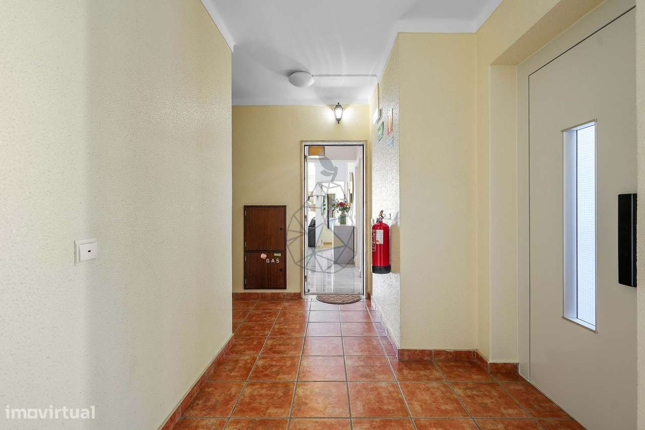 Apartamento de 2 Quartos com Vista Mar e Piscina  a 300m da Praia da R-32