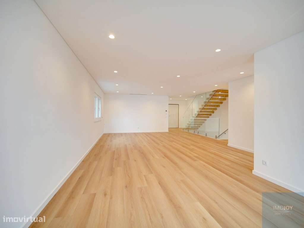 Moradia T4 + 1 com Jardim e Piscina em São Pedro do Estoril - Grande imagem: 5/43