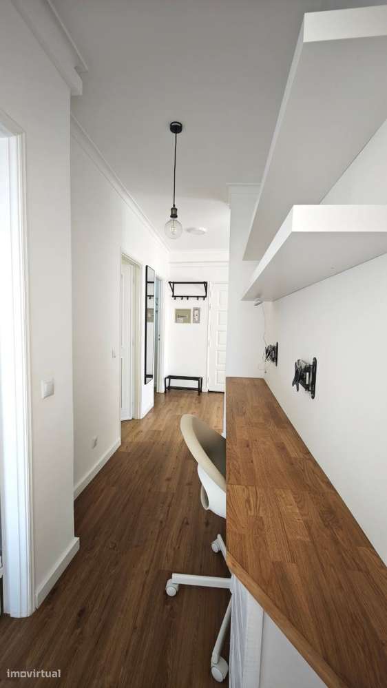 Apartamento T2 remodelado, com varanda e sótão. Centro da cidade.-17