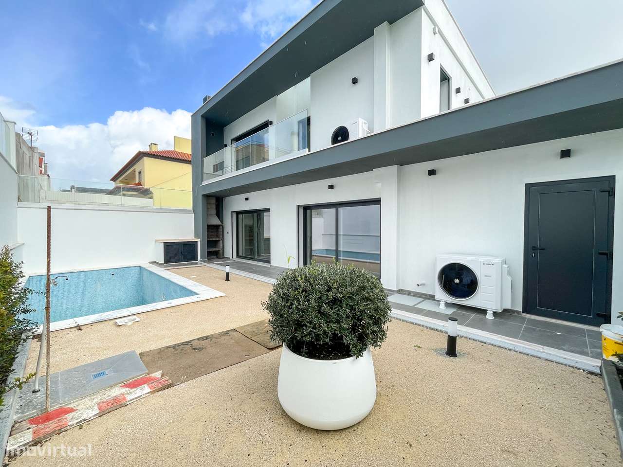 Moradia T4 com Piscina - Santa Iria de Azoia (Bairro da Salvação)-3