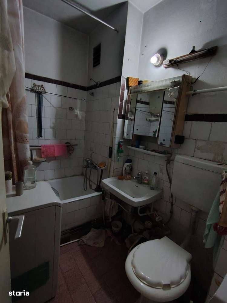 Apartament spatios cu 4 camere et 2-zona Aleea Trandafirilor.-15