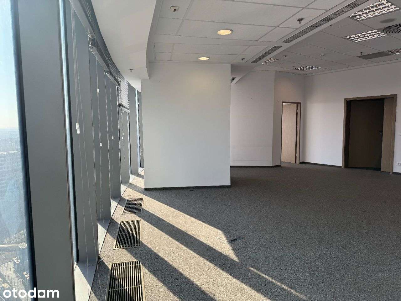 Biuro ok. 120 m² w Sky Tower z widokiem na miasto - Pełny obrazek: 3/12