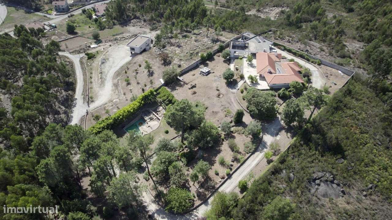 Moradia Térrea de 596m2 em Terreno de 10.000m2 | Paços de...-53