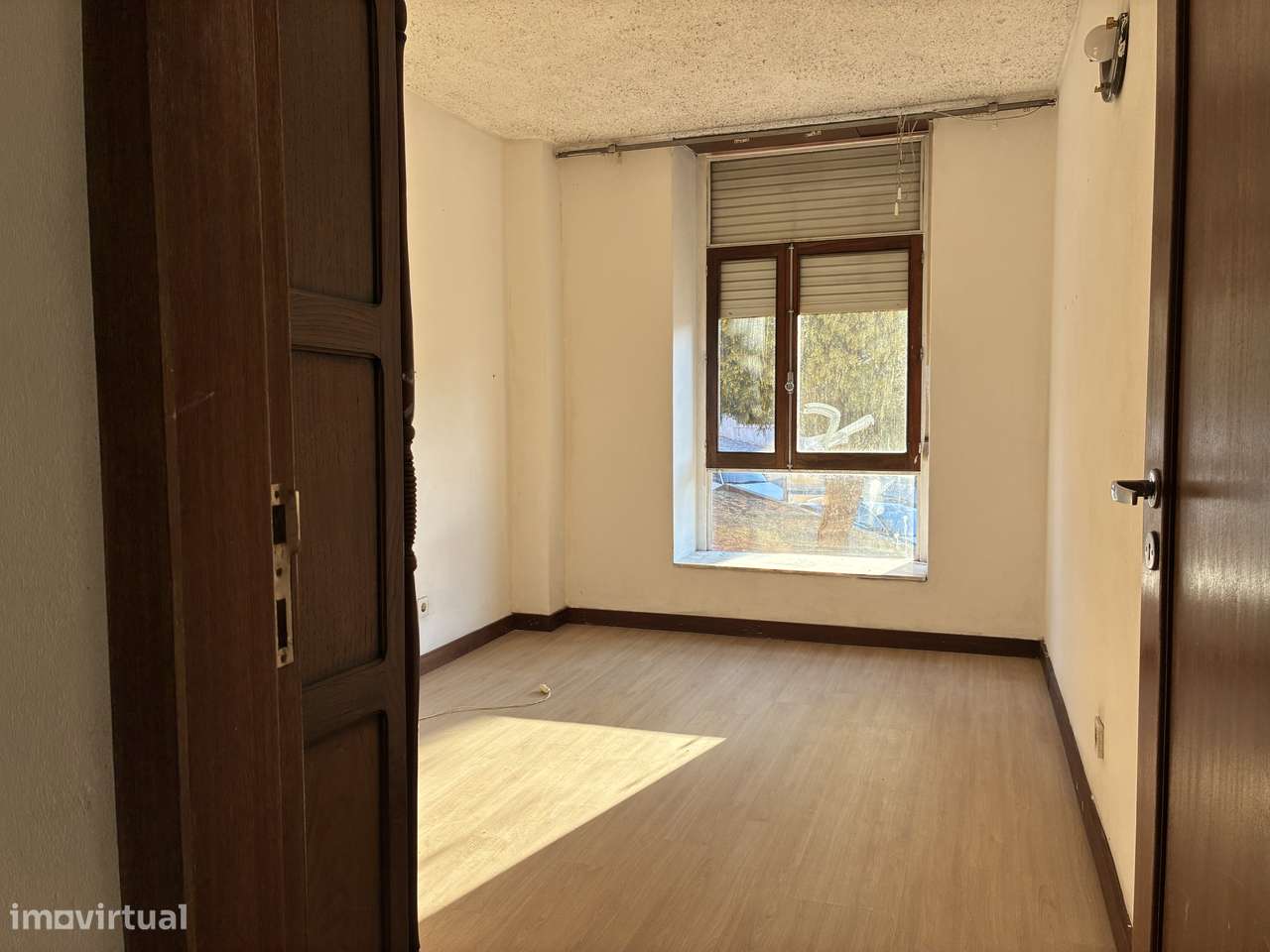 Apartamento T3 com garagem e jardim em São João-6
