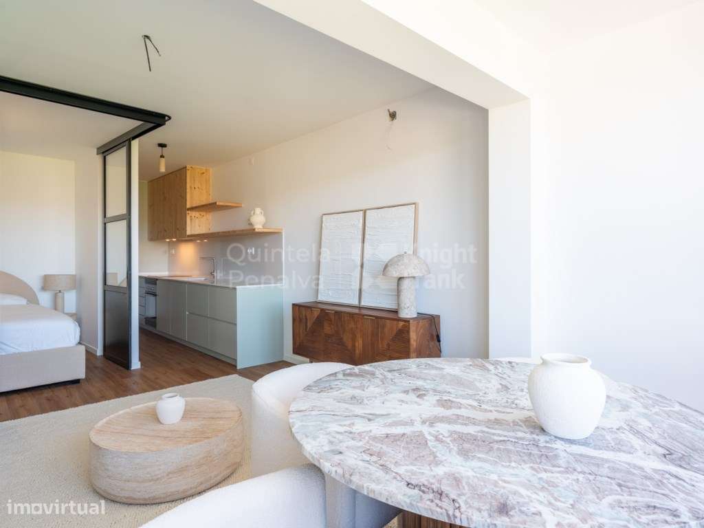 Apartamento T1 com vista mar totalmente renovado no centro do Estoril - Grande imagem: 5/25