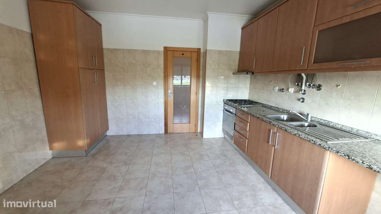 Apartamento T2 com 124m2 com arrecadação, lugar estacionamento Montijo - Grande imagem: 5/14