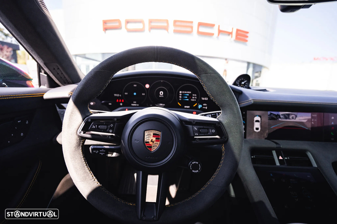 Porsche Taycan GTS - 14