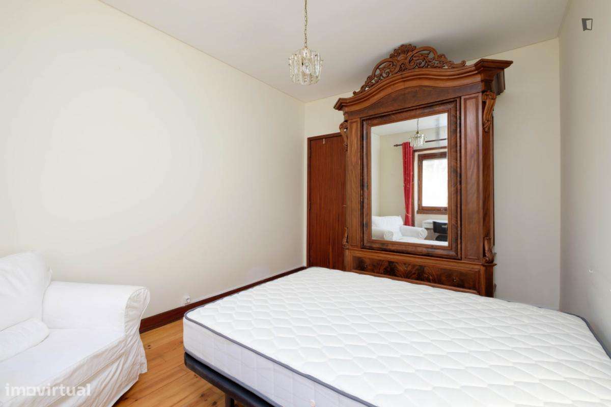 Quarto - localizado em Montes Claros Coimbra - Grande imagem: 4/7