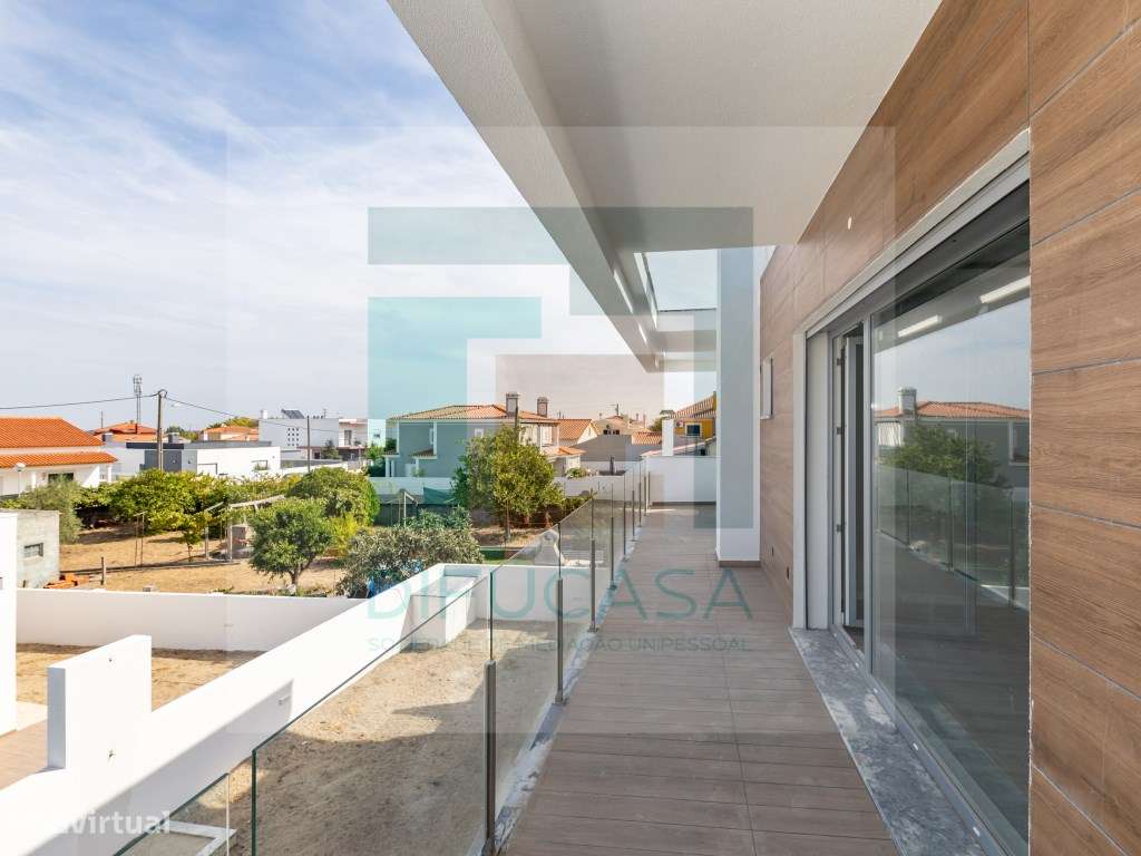 Moradia Isolada T4 Duplex com Piscina e Garagem-39