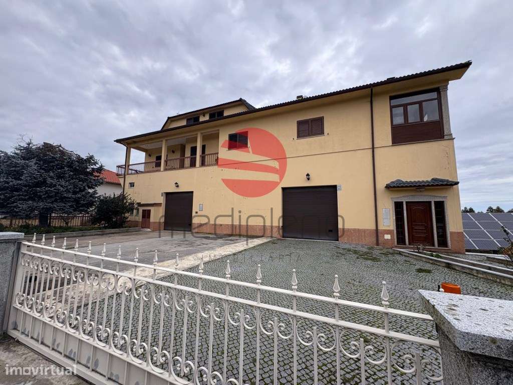Moradia Bi-Familiar T8 Venda Moimenta da Beira-0
