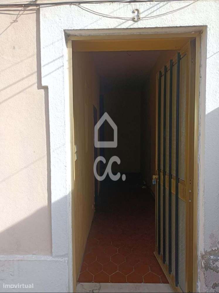 Moradia T1 reconstruída,  com terraço e lavandaria na zona de Paranhos - Grande imagem: 5/7