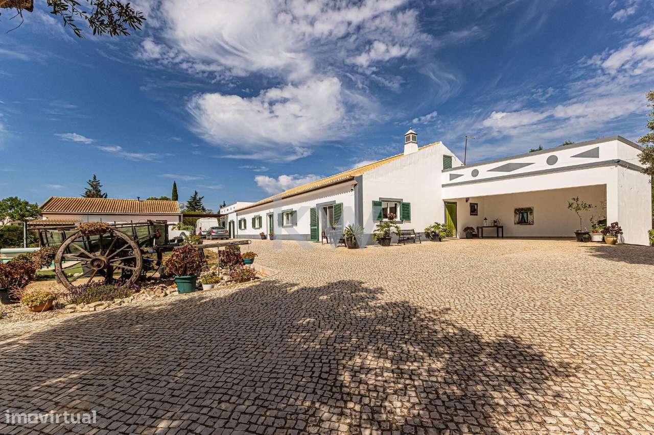 MORADIA TÉRREA COM 9 QUARTOS, PISCINA, JARDIM, ZONA DE LAZER, TRANQUIL - Grande imagem: 2/29