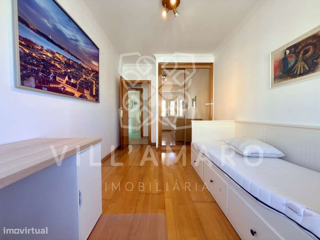 Apartamento T3 com Varanda, Arrecadação e Parqueamento-12